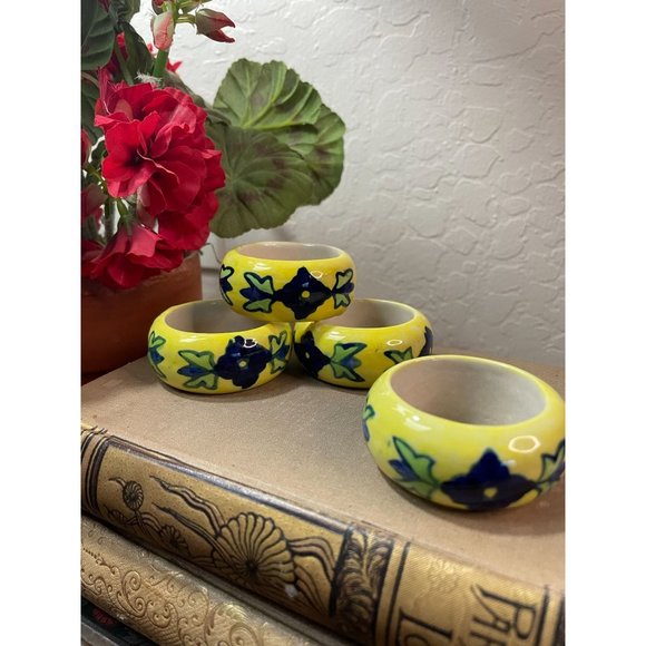 Pier 1 Imports Ceramic NAPKIN RINGS Set of 4 Yellow Blue Flowers 520/5207 - Picture 4 of 9